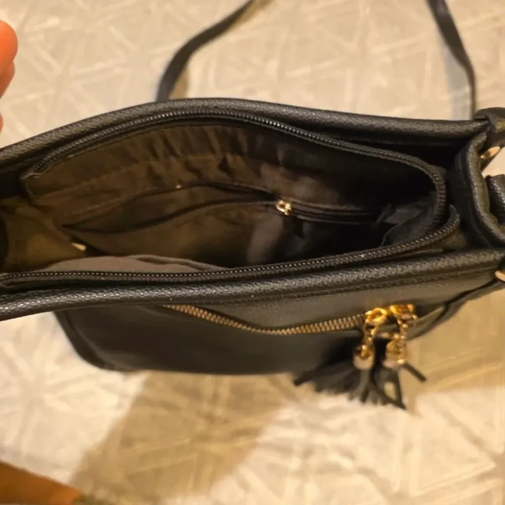 N/A black purse